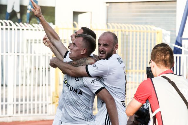 波士顿马拉松：肯尼亚选手包揽男女组冠军 双双实现卫冕