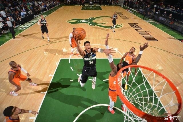 罗伊斯谈美国找房骇人往事：FBI与毒贩枪战过